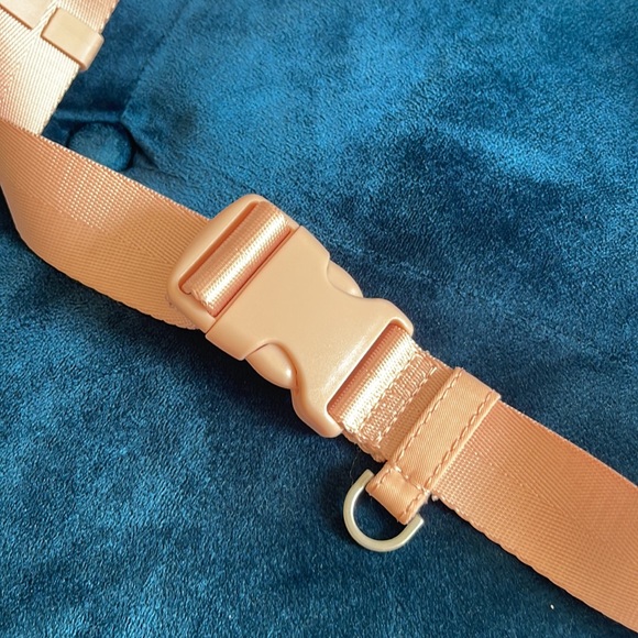 Fabletics Crossbody/Belt Bag OS pale pink, great condition - Picture 5 of 8